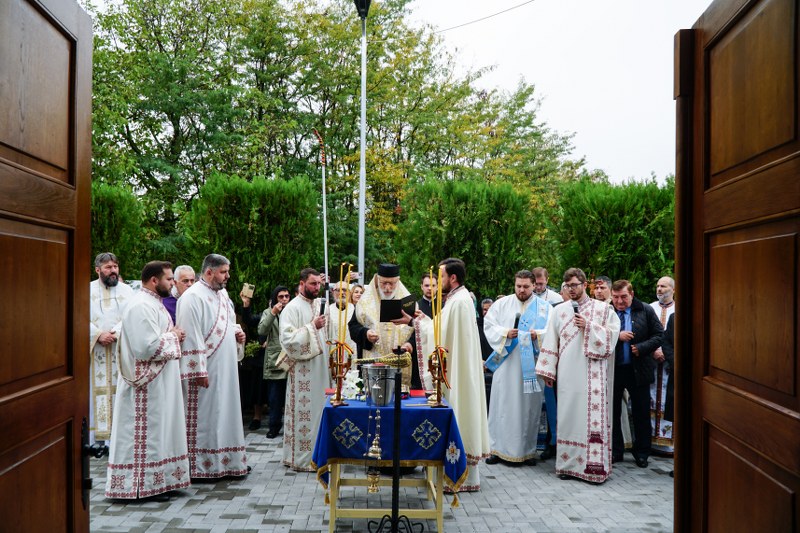 Biserica parohiei Budișteni a fost resfințită