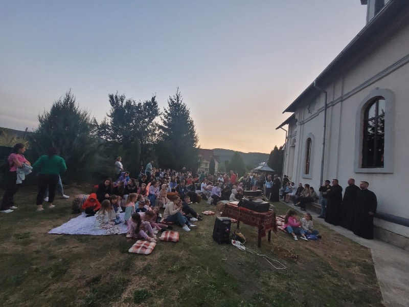 Cinema sub stele, parohia Mihăești, protoieria Mioveni