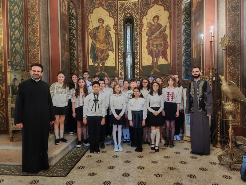 Elevi de la Școala Gimnazială „Mircea cel Bătrân” în vizită la Mănăstirea Argeșului
