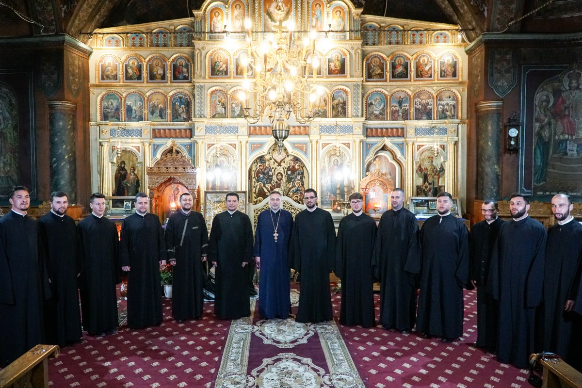 „La umbra Crucii Tale”, concert de pricesne și muzică bizantină la parohia Bădești, protoieria Mioveni