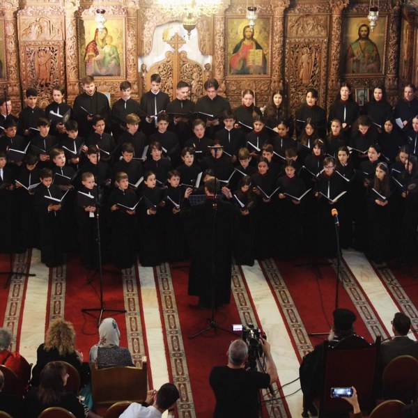 Tronos Junior va concerta la parohia Sfânta Vineri din Pitești
