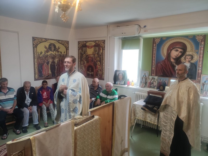 Taina Sfântului Maslu şi tămăduirea celor bolnavi prin rugăciunile semenilor la Paraclisul Spitalului de boli cronice Călinești