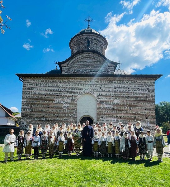 Concert de pricesne în Duminica Floriilor la parohia Sfântul Nicolae Domnesc, protoieria Curtea de Argeș