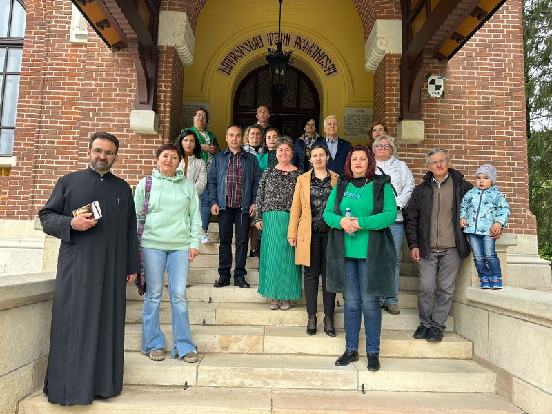 Profesorii de matematică argeșeni în vizită la Mănăstirea Argeșului