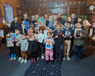 Icoane pe sticlă, vers și bucurie de copil, parohia Lunca Corbului, protoieria Costești