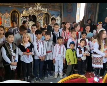 Împodobirea bradului de Crăciun în parohia Greci, protoieria Topoloveni