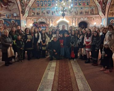 CRĂCIUNUL la Biserica Sfântul Dimitrie Izvorâtorul de Mir – Parohia Lacurile, Ciofrângeni