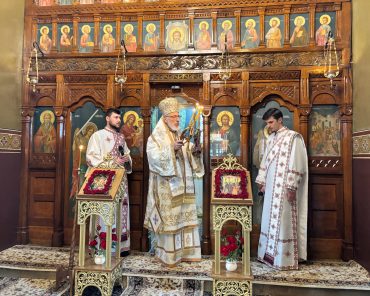 Părintele Arhiepiscop Calinic Argeșeanul a slujit la Paraclisul Arhiepiscopal din Curtea de Argeș