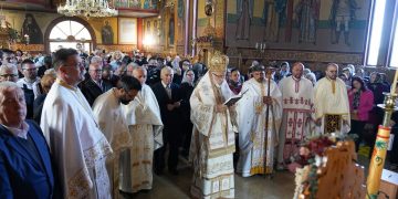 Binecuvântare Chiriarhală la hramul parohiei Sfintelor Femei Mironosițe din Pitești