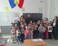 Parohia Săpata a oferit Biblii pentru elevii din localitate