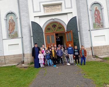 Atelier extracurricular în cadrul Proiectului ,,Centrul de activități cu Tineretul Sf. Ilie Tesviteanul” la Centrul local Parohia Rucărul de Jos, din Protoieria Câmpulung Muscel