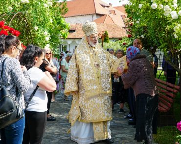 Părintele Arhiepiscop Calinic Argeșeanul a slujit la Mănăstirea Negru Vodă