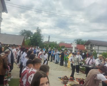 Tradiții de Rusalii la parohia Lunca Corbului, protoieria Costești