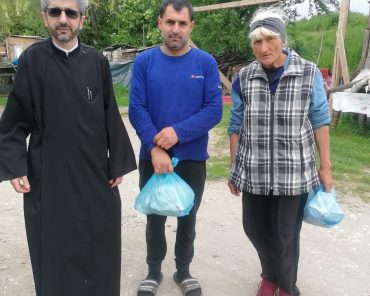 Masă caldă pentru cei nevoiași – parohia Sfinții Împărați, protoieria Curtea de Argeș