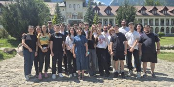 TABĂRĂ DE PREVENIRE A TRAFICULUI DE PERSOANE LA MĂNĂSTIREA CARAIMAN – formarea tinerilor seminariști argeșeni în spiritul prevenției și al responsabilității sociale