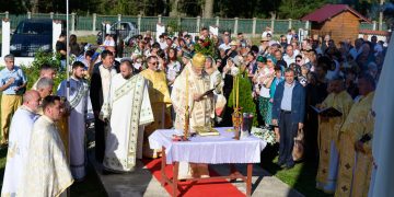 Biserica parohiei Izvoru de Sus a fost sfințită