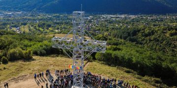 Părintele Arhiepiscop Calinic Argeșeanul a sfințit Crucea din Voinești, com. Lerești