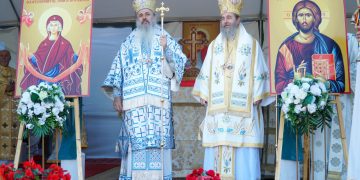 Slujbă de hram la noua mănăstire de la Corbii de Piatră