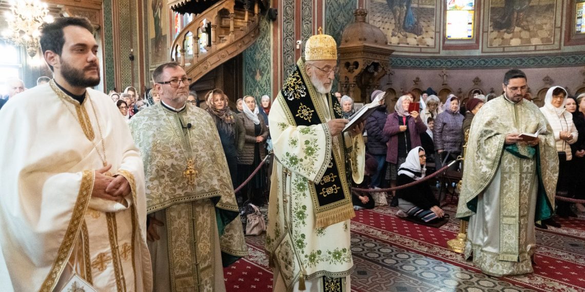 Slujire Arhierească la hramul parohiei Sfânta Vineri din Pitești